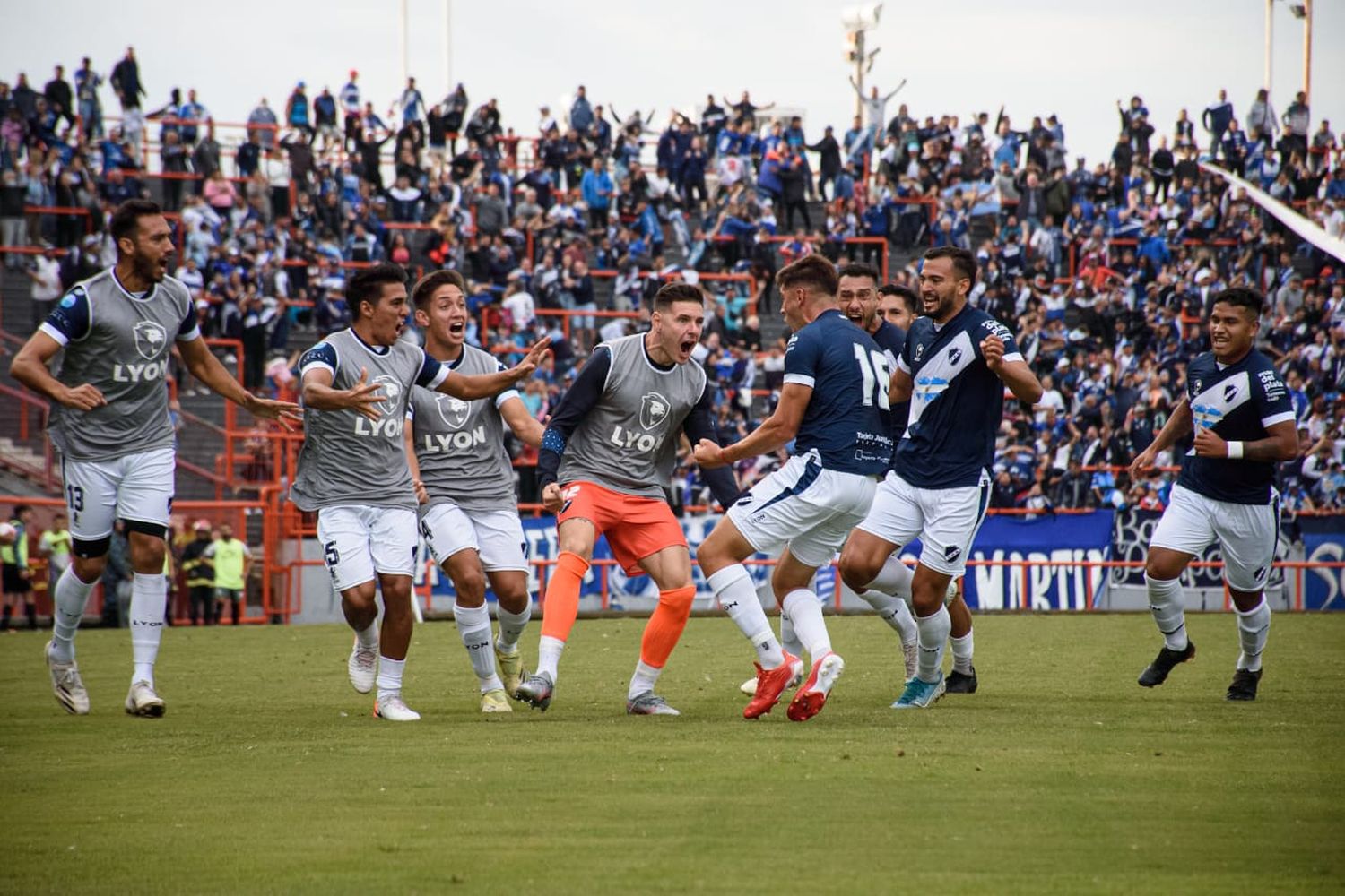 Alvarado volvió al triunfo en el Minella