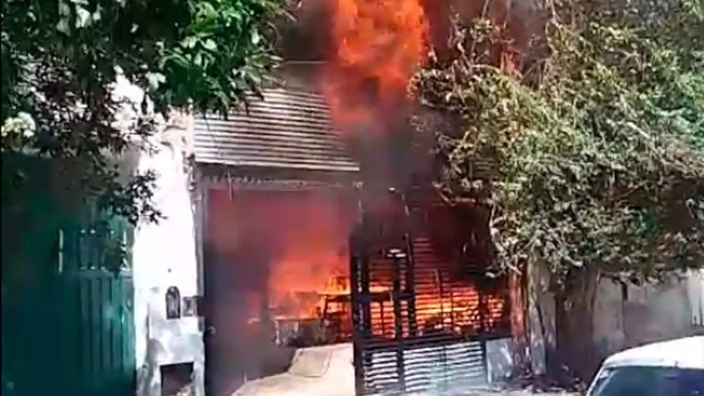 El incendio arrasó con todo el complejo en barrio San Martín