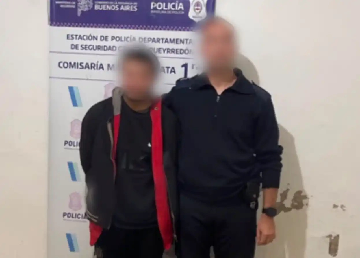 El procedimiento se inició cuando los efectivos intentaron identificar al individuo en la intersección de 3 de Febrero y Salta.