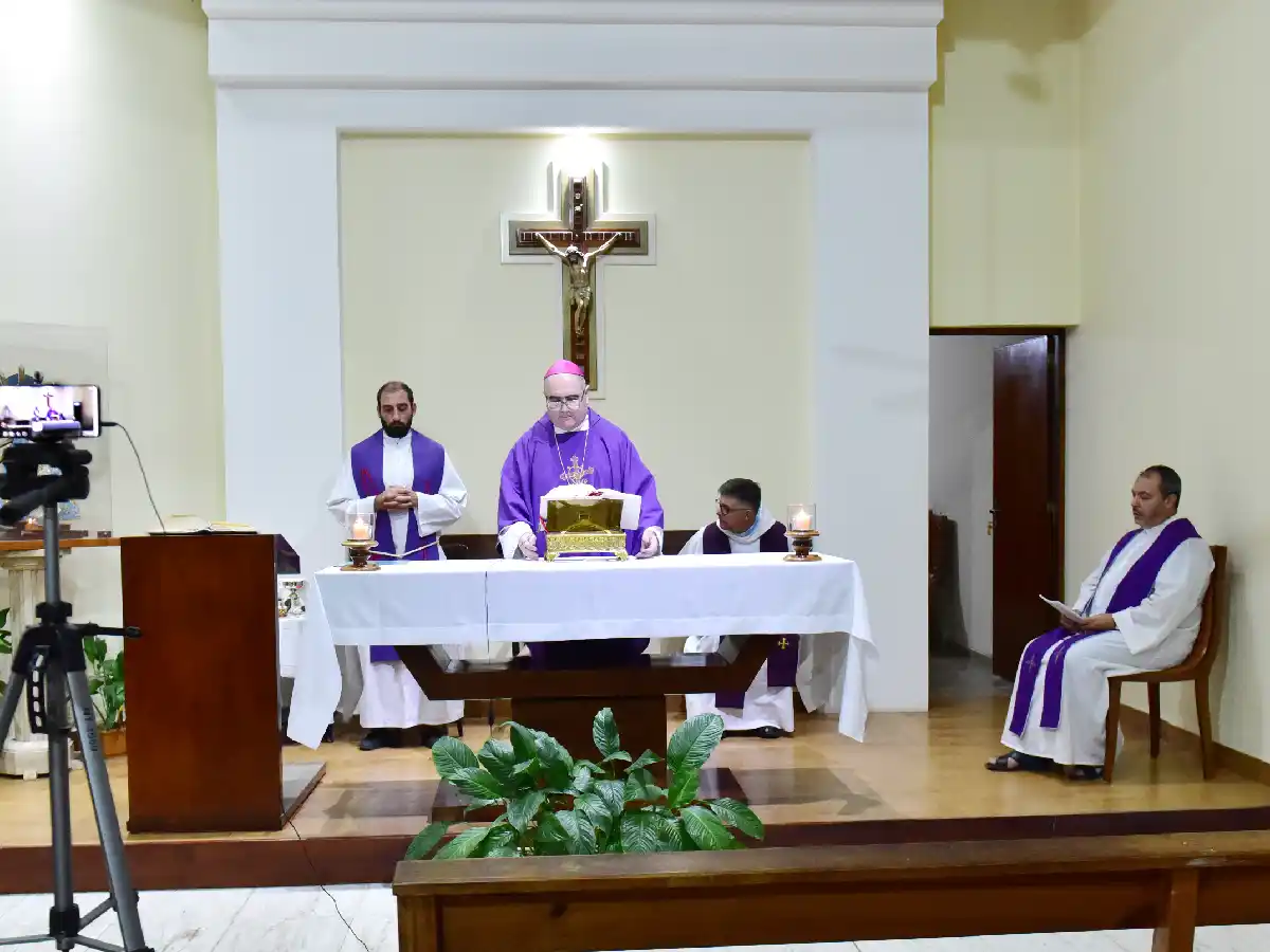 Leer y dar la comunión será para los dos géneros con designaciones oficiales