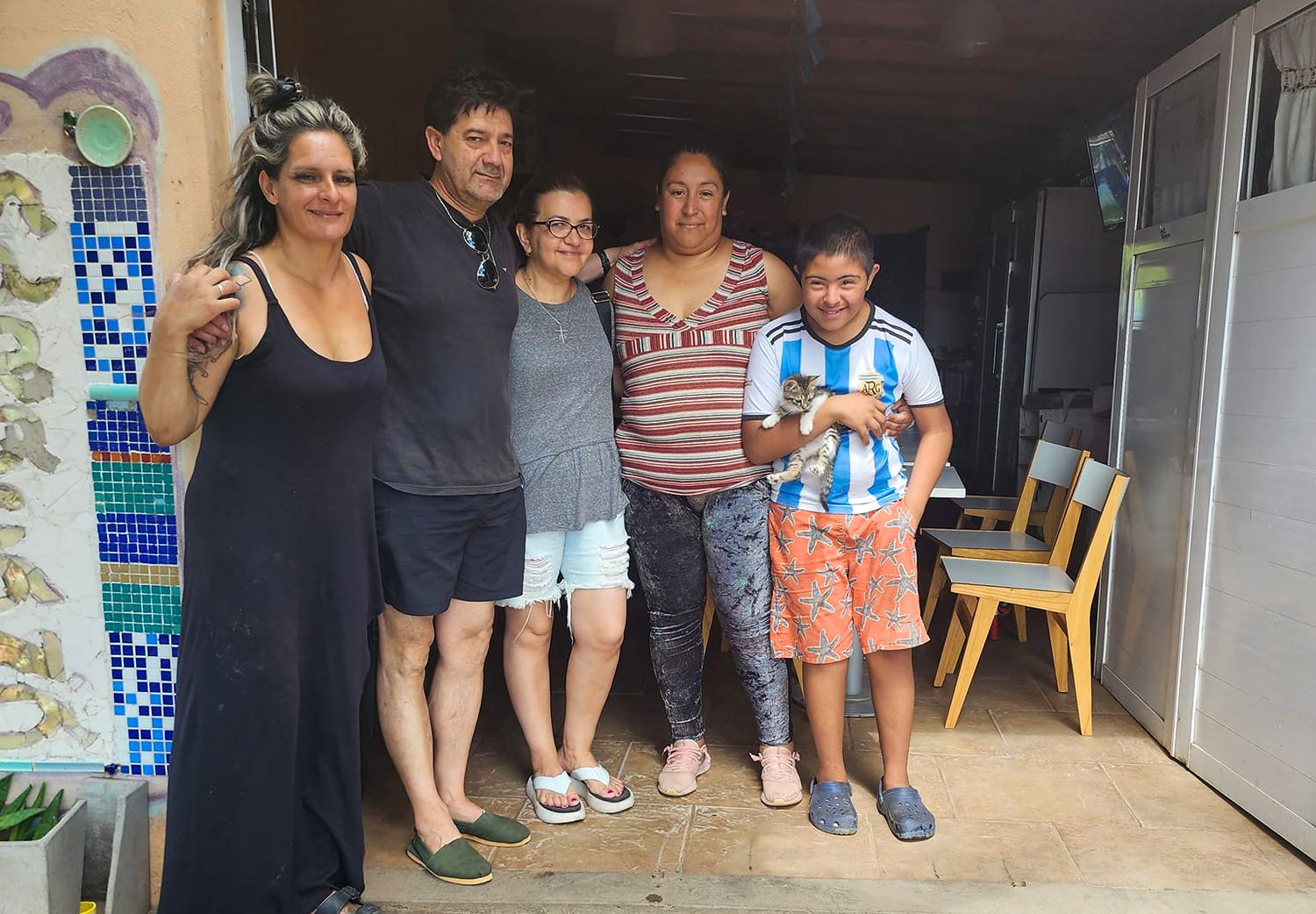 Los padres de Fernando repartieron las donaciones en Dolores