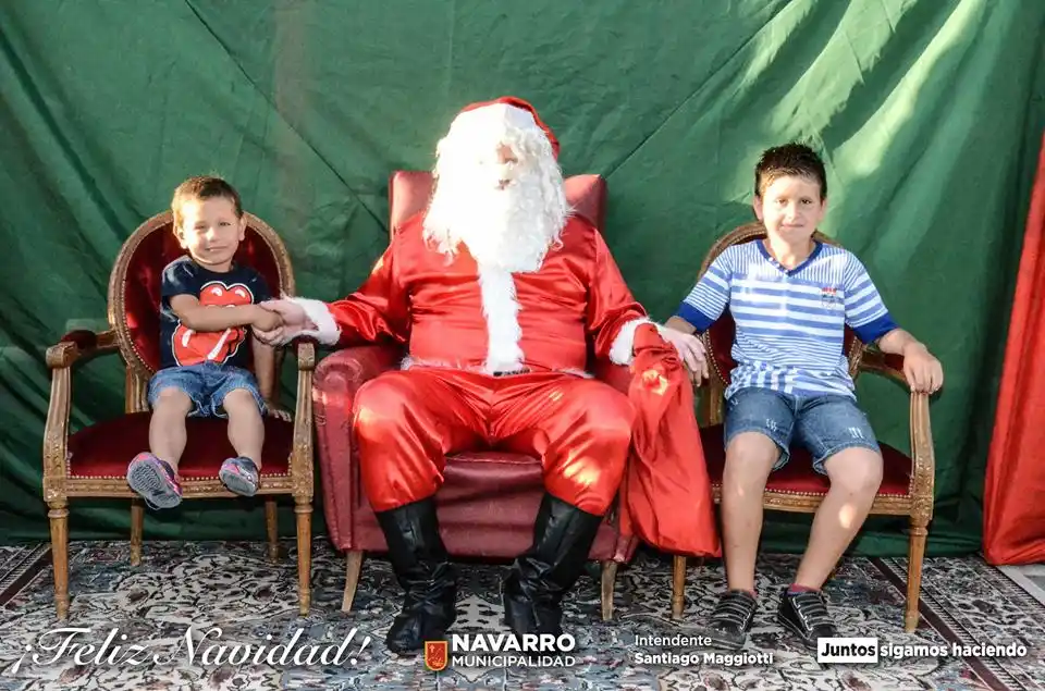 El Intendente Maggiotti acompañó a Papá Noel en Navarro