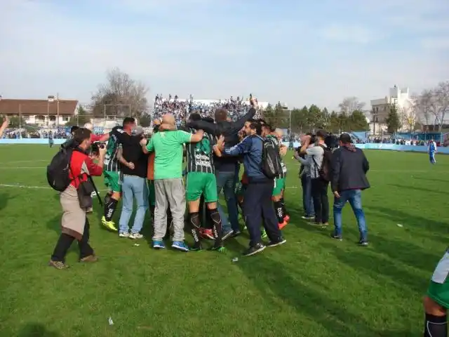 Tras 14 años, San Miguel ascendió a la Primera B Metropolitana