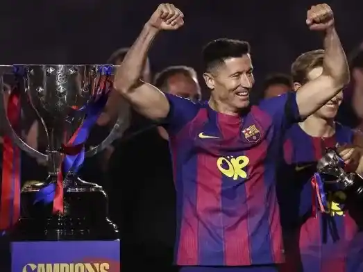 Robert Lewandowski anunció su salida del Barcelona y crece la expectativa por Julián Álvarez