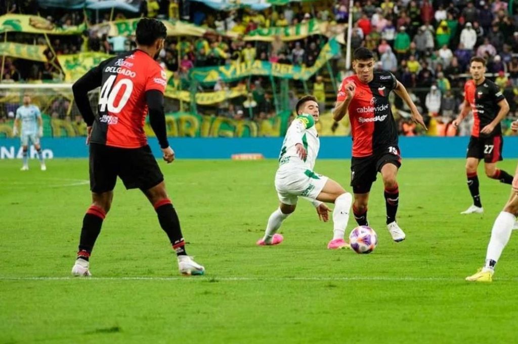 Colón recibe a Banfield en el Brigadier López