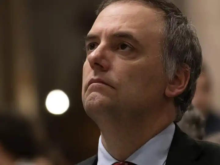 El jefe de Gabinete sigue sin presentar su declaración jurada, mientras avanza la investigación sobre el origen de los fondos con los que compró bienes y servicios.