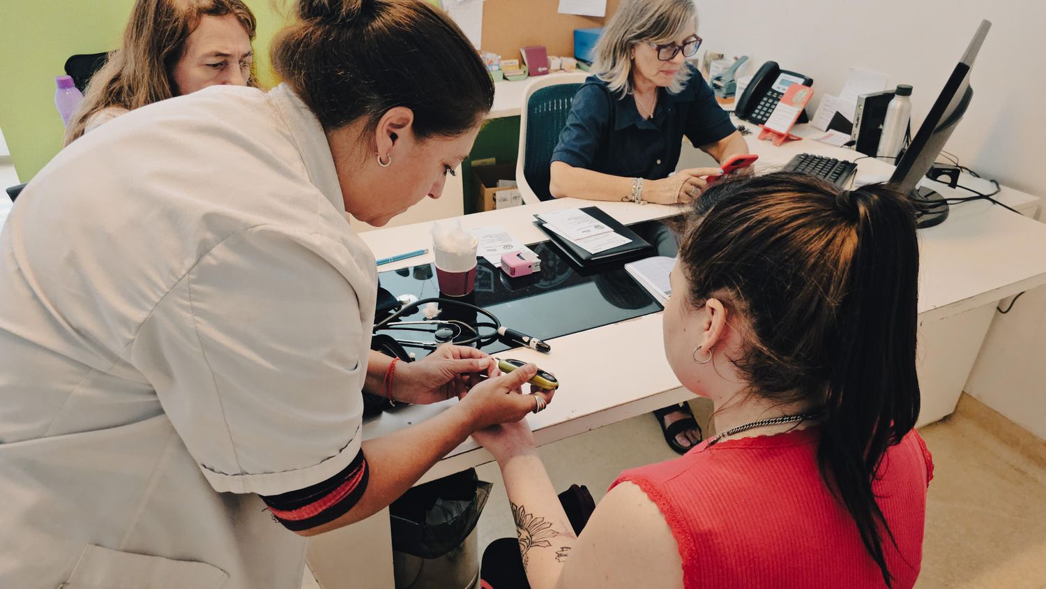 Realizan controles glucémicos y jornadas de concientización sobre la diabetes en Mar del Plata