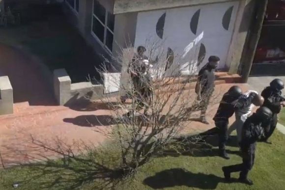 Con las manos en la masa: la policía interrumpió una fiesta en pleno consumo de cocaína