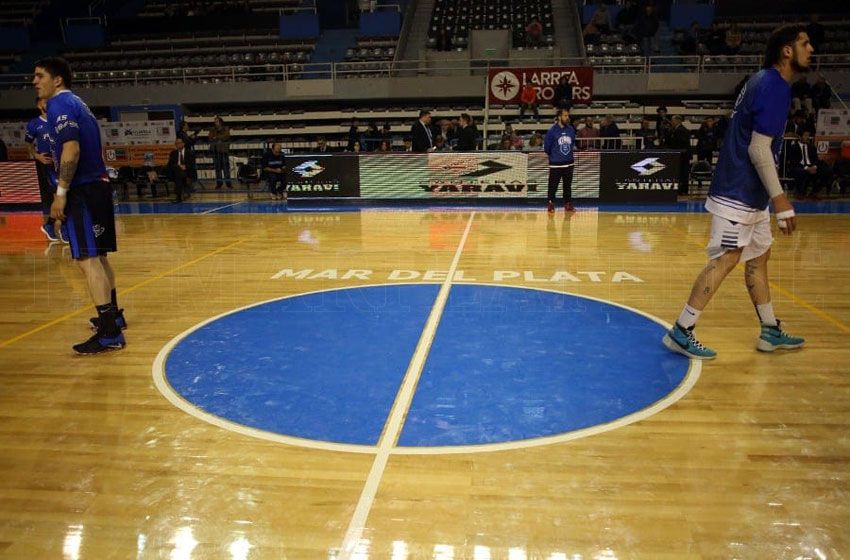 Al final, los clubes tendrán publicidad en el piso del Polideportivo