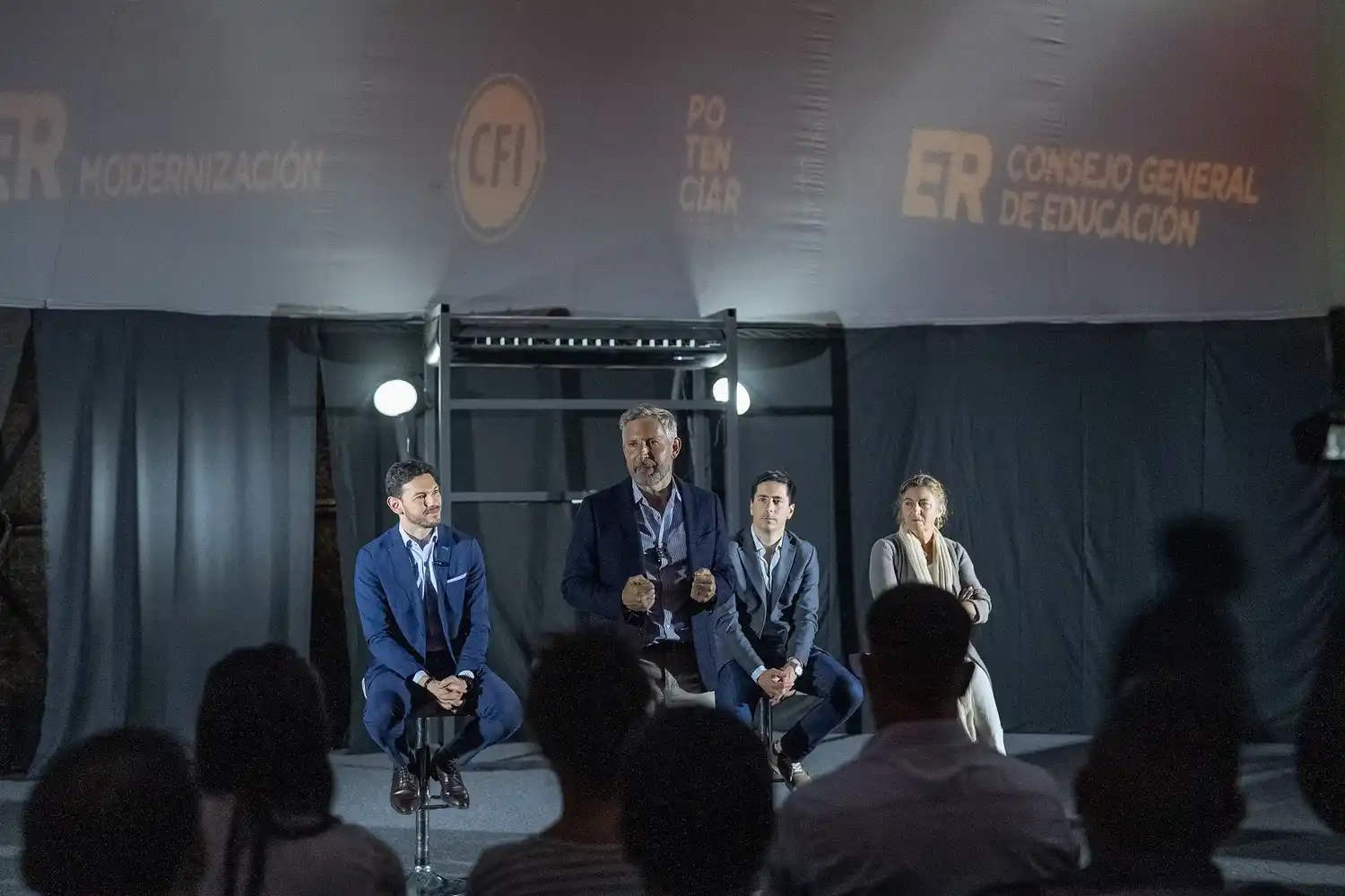 Frigerio lanzó en Entre Ríos el programa “Enseñar Conectados” para capacitar a docentes en herramientas digitales