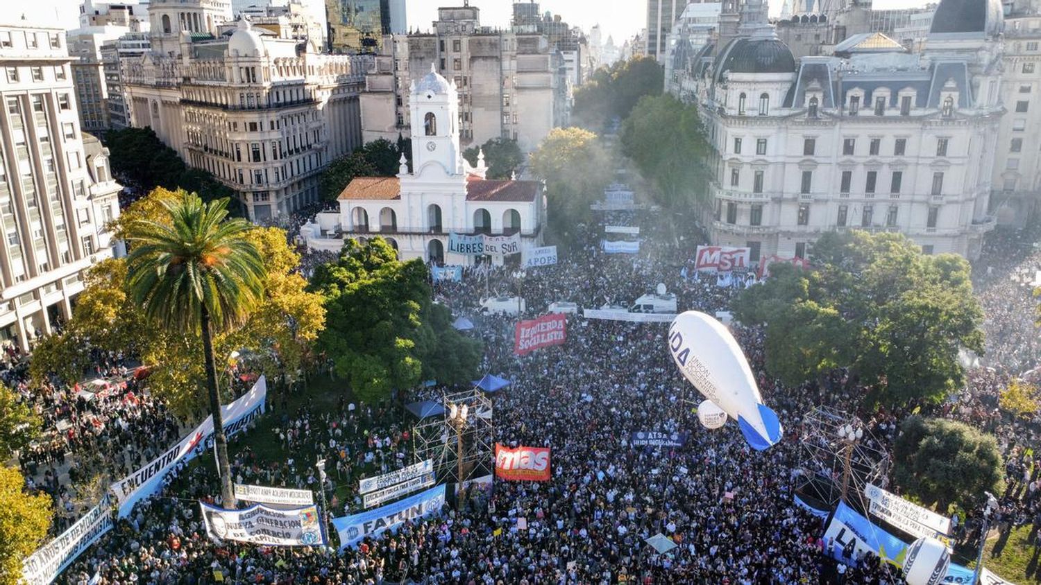 Por el veto de Milei, gremios universitarios convocaron a un paro de 24 horas este jueves