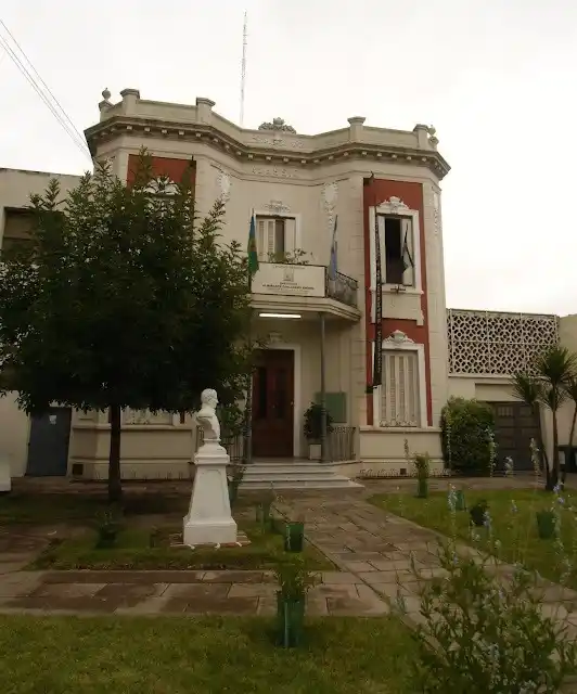 Como medida preventiva, se dispuso que continúe sus estudios de manera virtual.