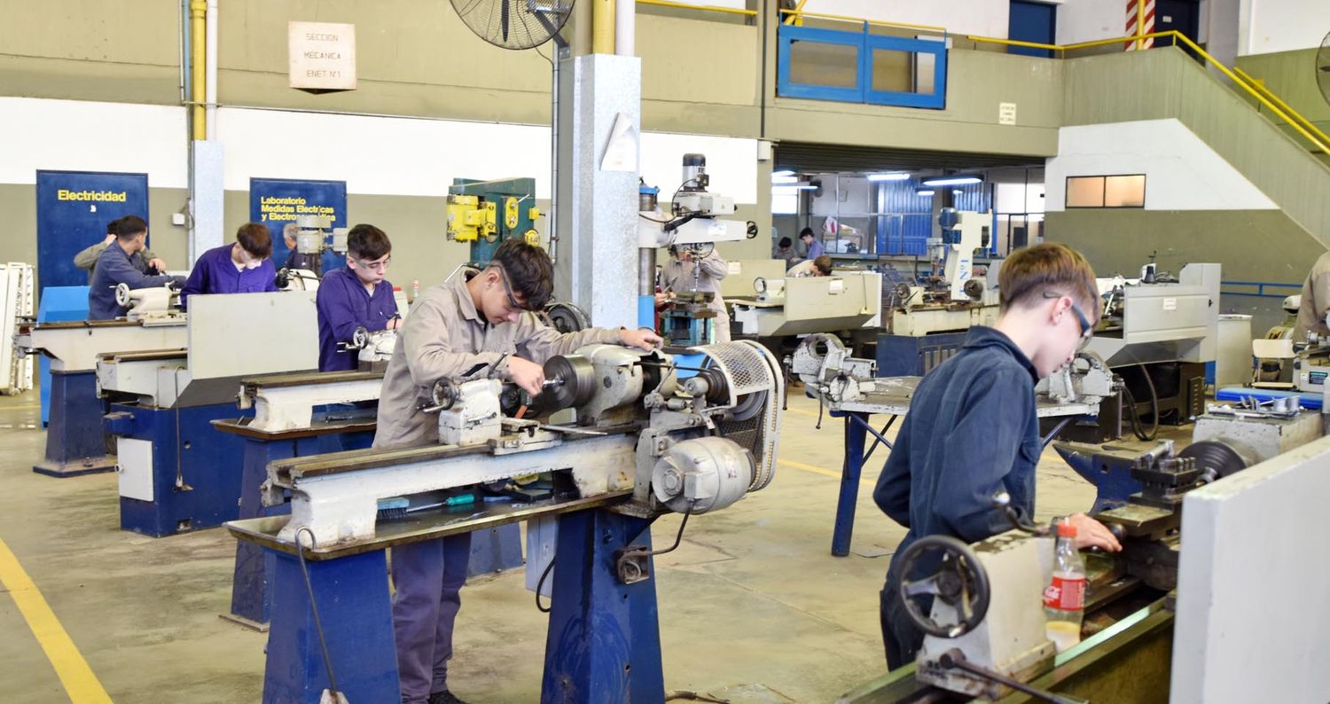 Institutos de Formación Técnico Profesional recibieron fondos para la mejora y el equipamiento de sus espacios