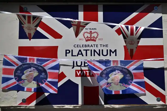 La bandera del Jubieleo en honor a Isabel II. Foto AFP