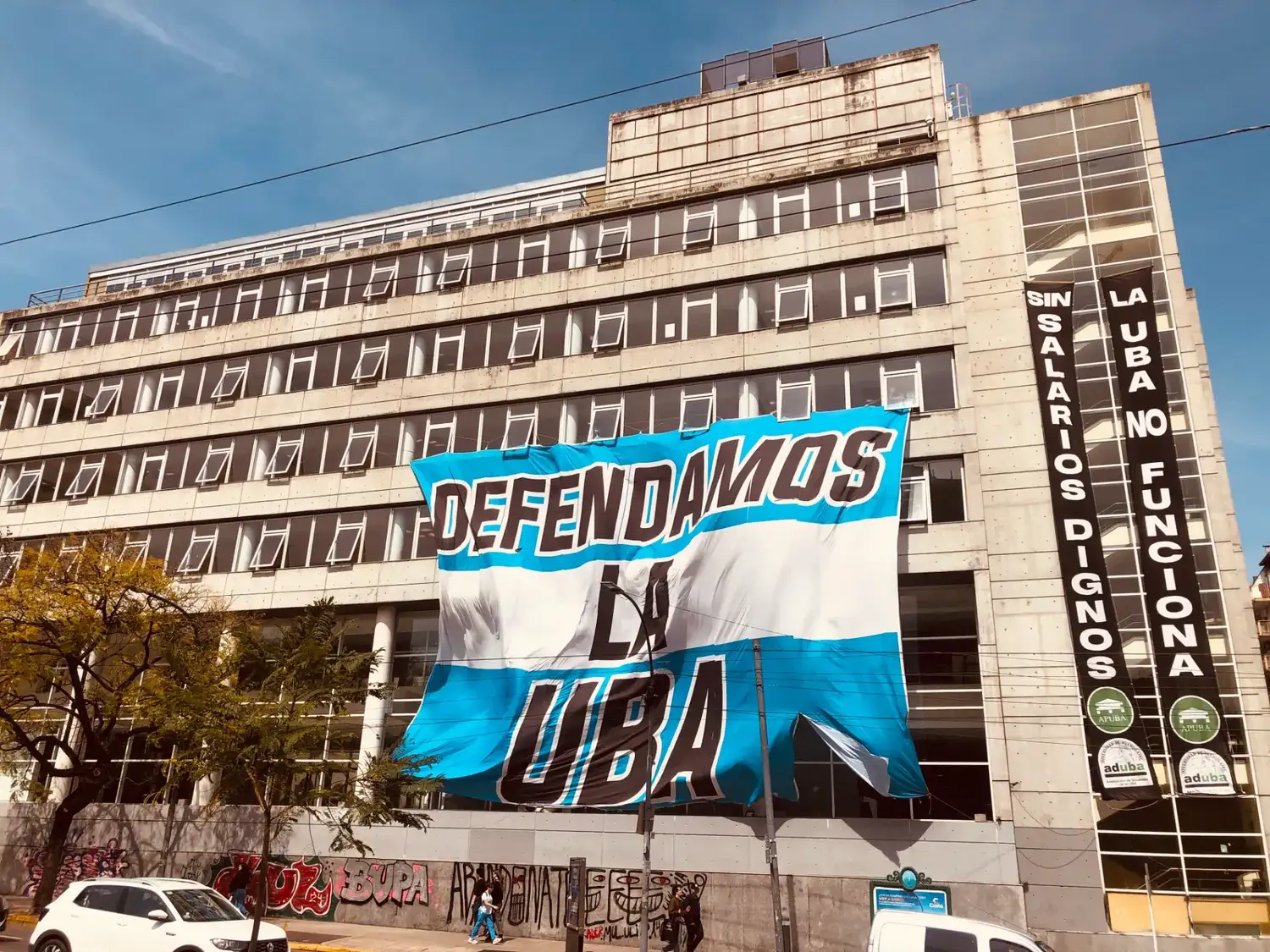 La Universidad de Buenos Aires lleva adelante este lunes una jornada de clases públicas abiertas en distintas facultades.