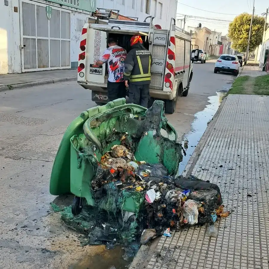 Negligencia y vandalismo: la quema de contenedores mantiene en alerta al municipio