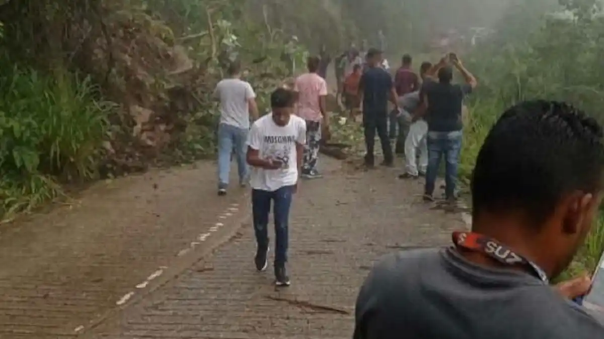 LLUVIAS POR MÁS DE 9 HORAS provocan desbordamiento del río en Puerto Maya