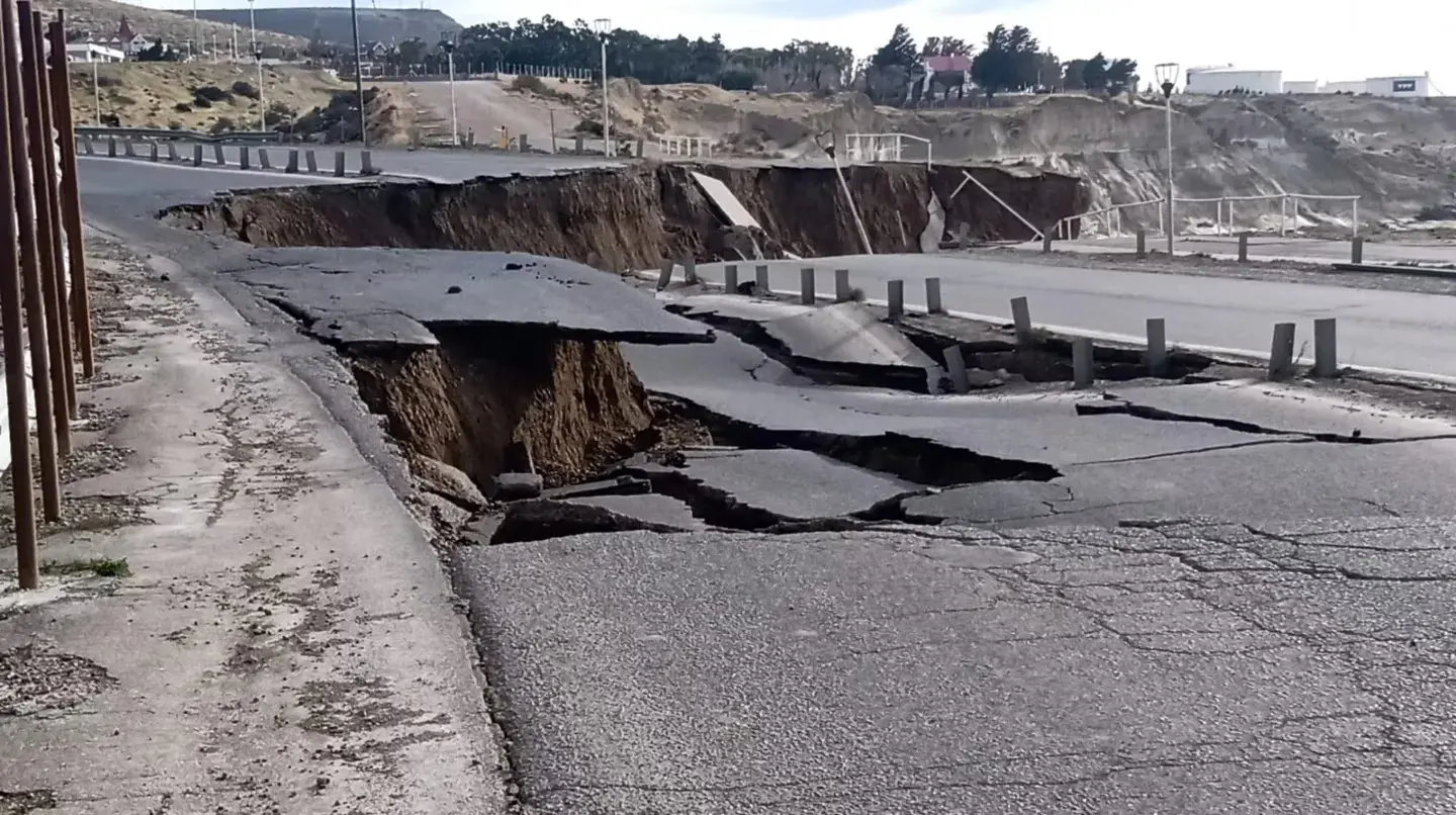 Impactantes fotos: Colapsó la ruta 3 y crece la preocupación de los vecinos