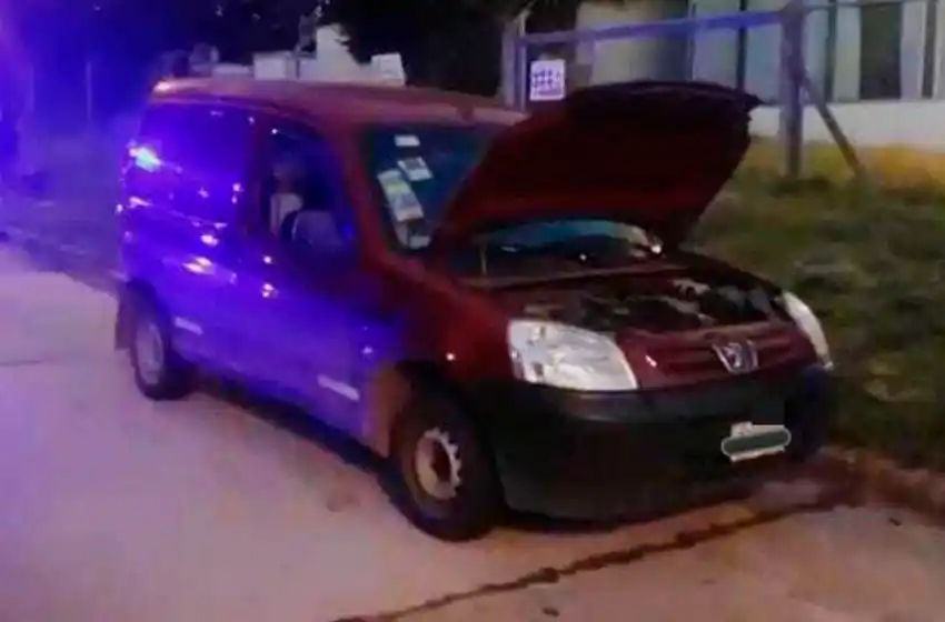 Quiso robar la batería de una camioneta con un cuchillo de cocina