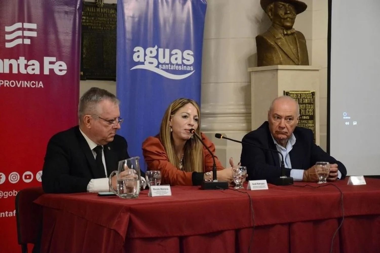 La audiencia fue presidida por el subsecretario de Planeamiento Estratégico, Marcelo Mántaras, la presidenta de Aguas, Anahí Rodríguez y el vicepresidente, Alfredo Menna. Foto: Prensa Cámara de Senadores