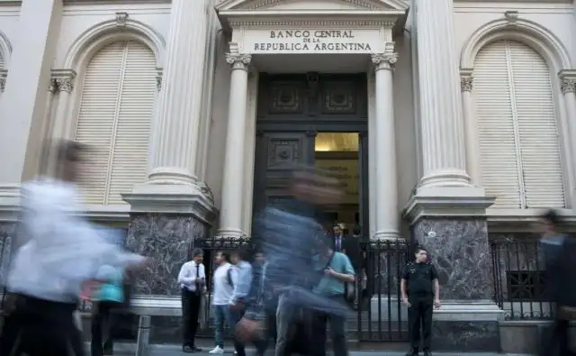 Bancos y entidades financieras deberán pedir autorización del Central para girar al exterior