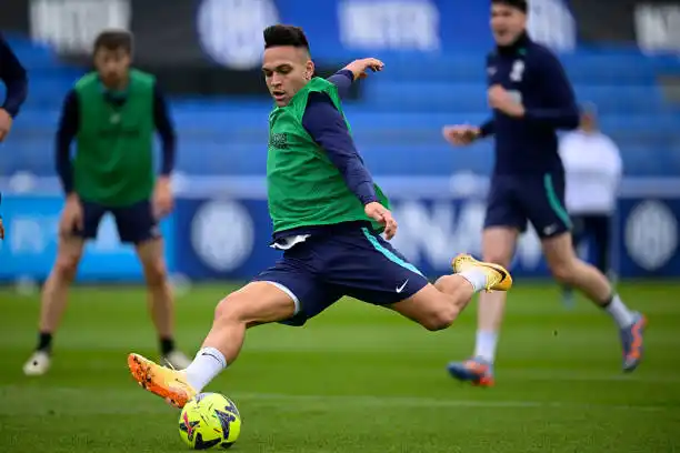 Inter, con Lautaro Martínez, visita a Spezia