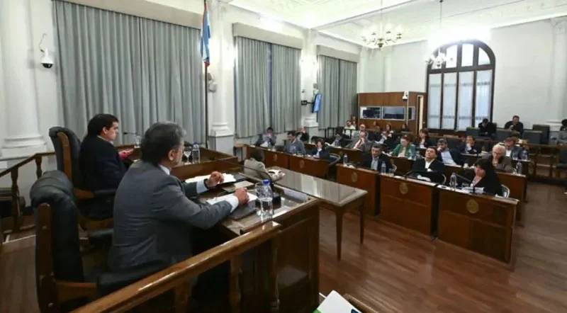 Entre Ríos aprobó un alivio impositivo para pequeños comercios, con críticas por dejar afuera a prestadores de servicios