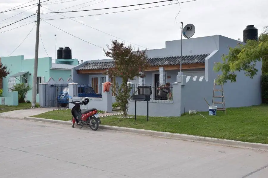 Avanzan las obras de pintura en viviendas del Plan Federal