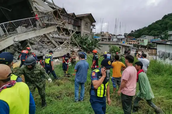 VAN 5 MUERTOS por terremoto en Filipinas (FOTOS + VIDEOS)