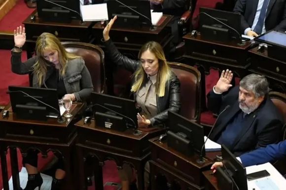 El kirchnerismo quiere expulsar a Kueider y desafía al Gobierno con que lo defiende