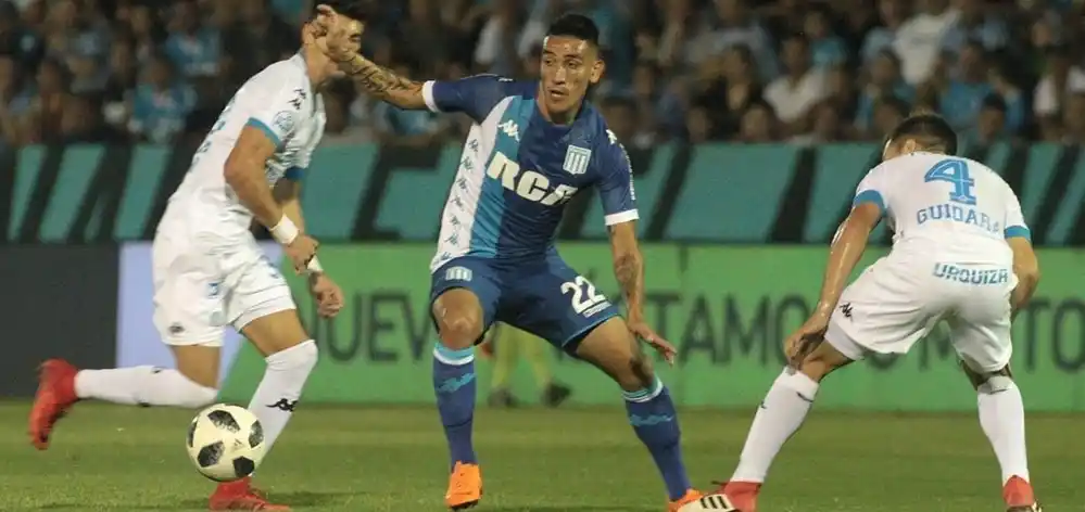 Racing empató con Belgrano en un partido de idas y venidas