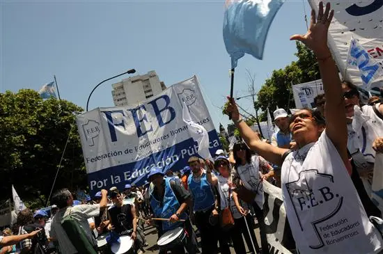 Docentes: Tras el reclamo de FEB, el gobierno reabrió paritarias de comisiones técnicas