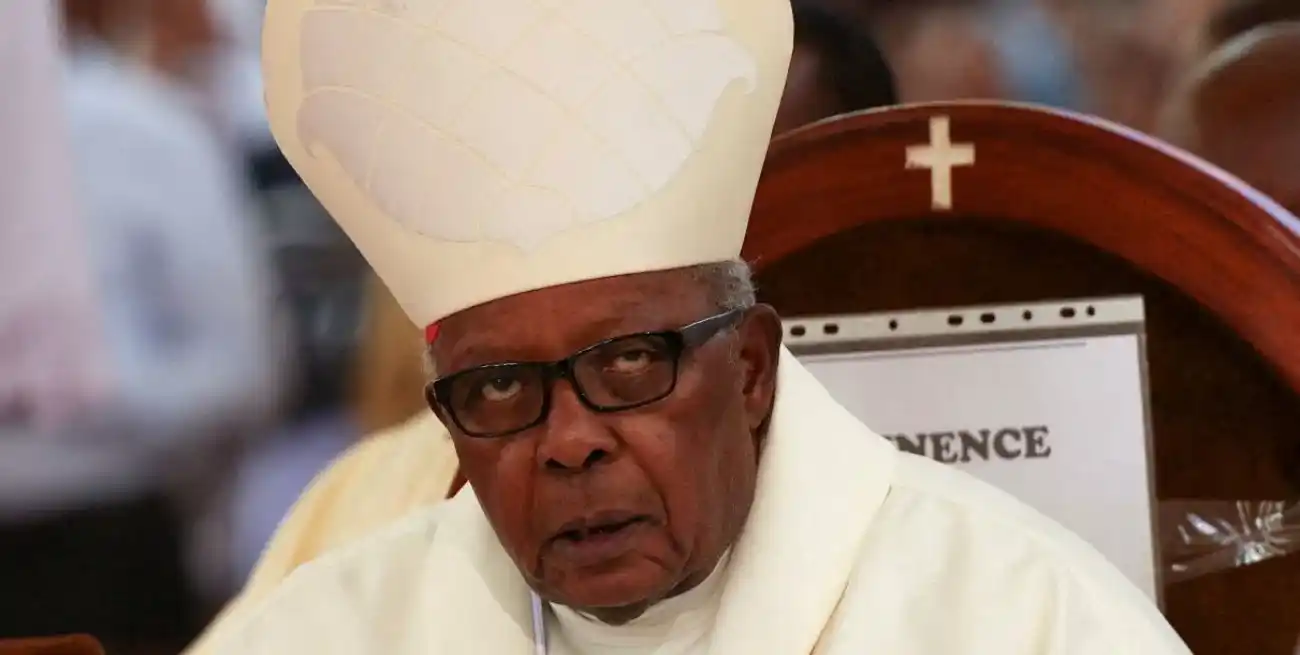 El cardenal John declaró que no participará en la asamblea cardenalicia porque no fue invitado.