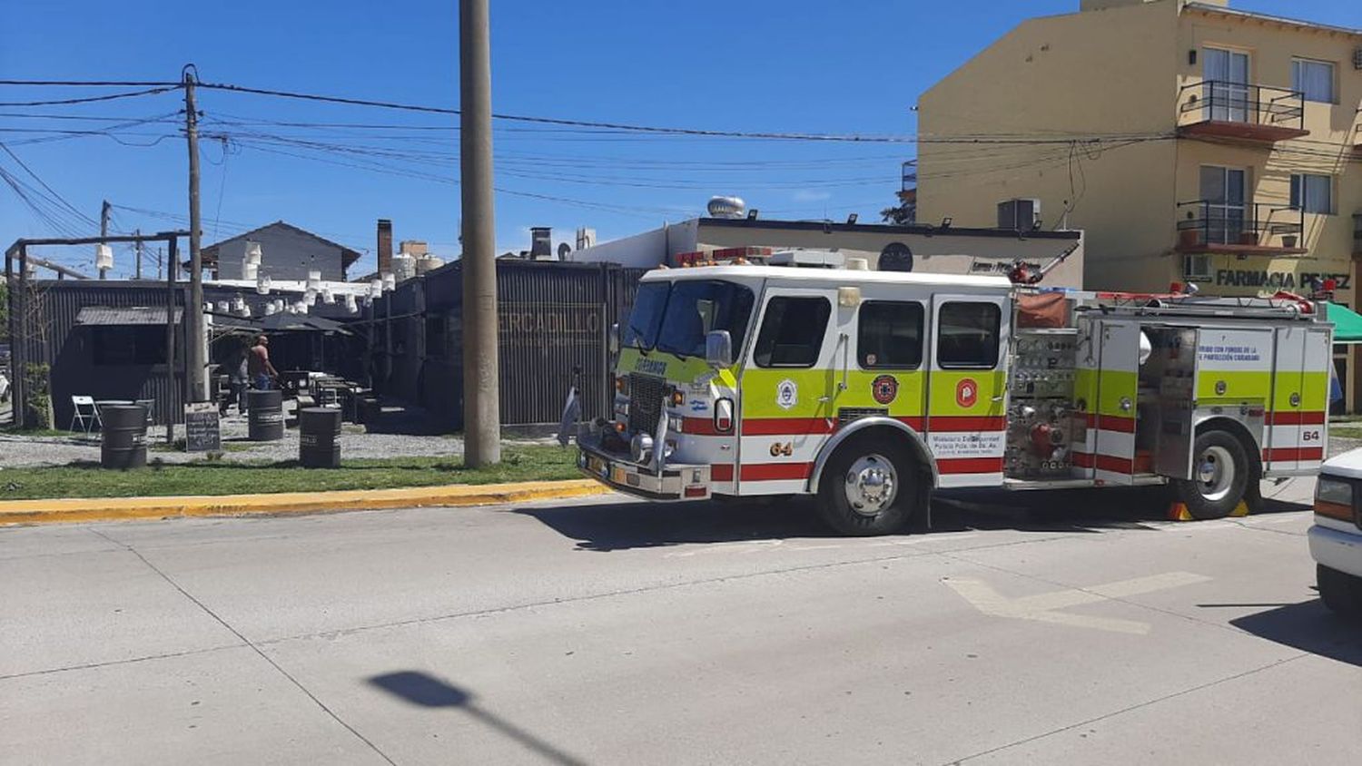 Pequeño foco de incendio en la parrilla de un local gastronómico de Brasil y Larrea
