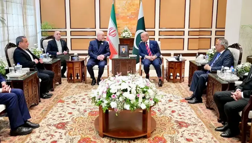 Delegación iraní junto a la pakistaní Agencia AFP - Pakistan Prime Minister's Office