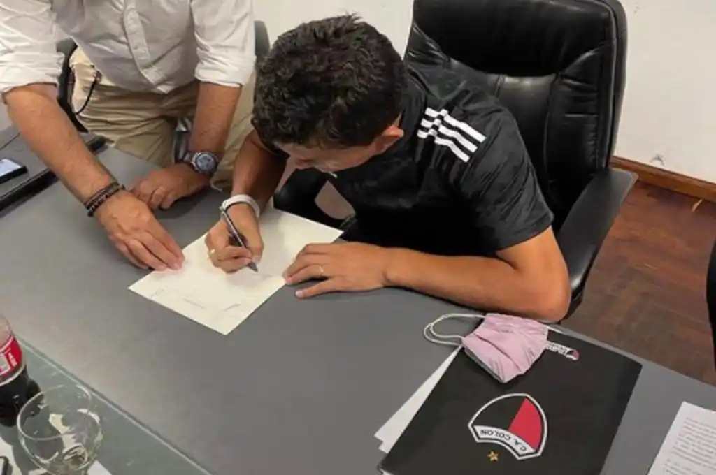 “El Pulga” ya firmó y vuelve a Colón