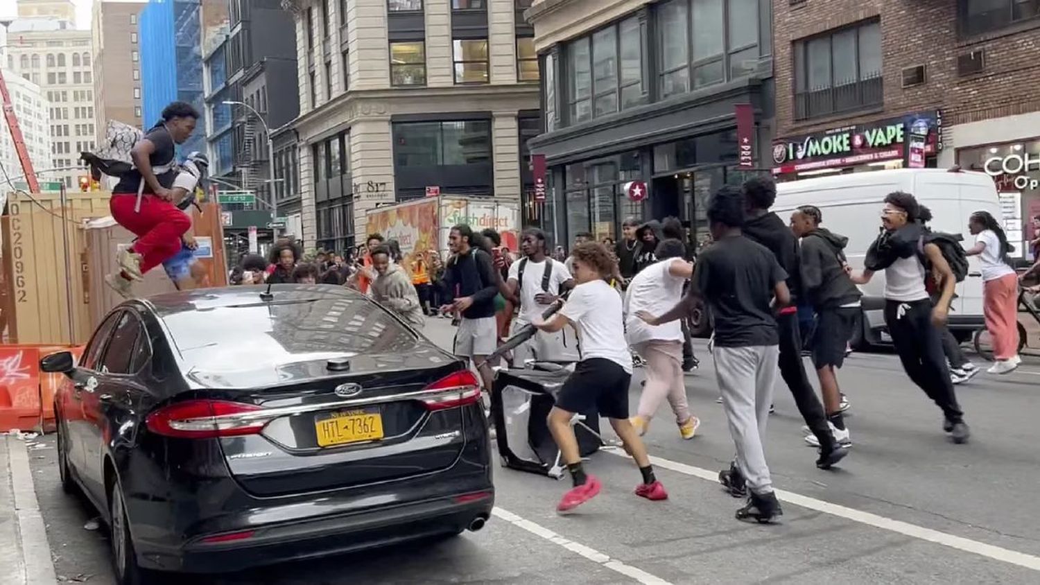 Tángana en Nueva York: jornada violenta por sorteo de PlayStation 5