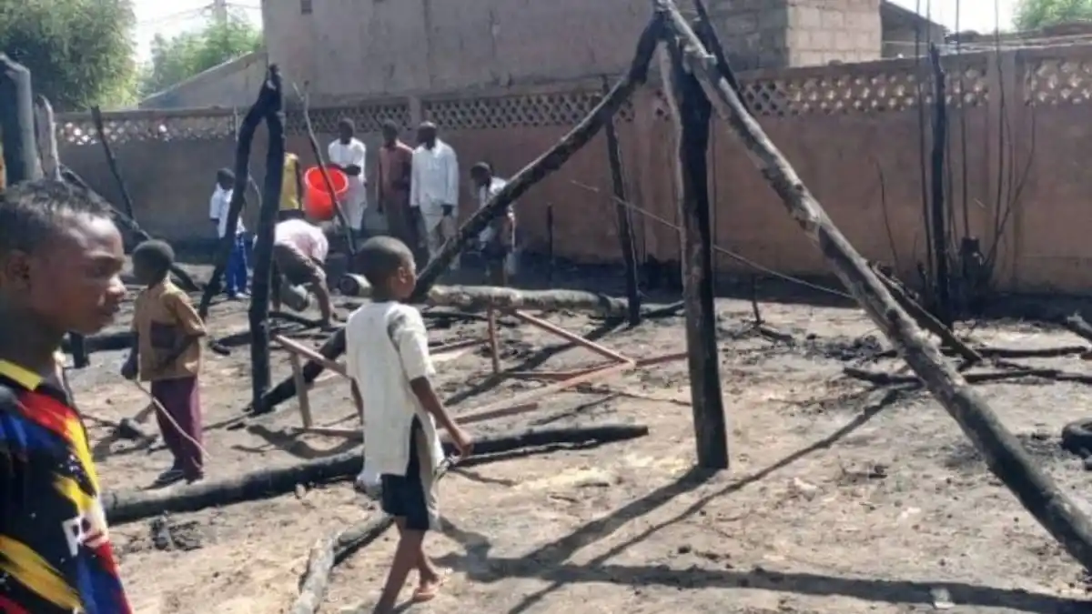 Horror en la escuela: mueren quemados al menos 22 niños