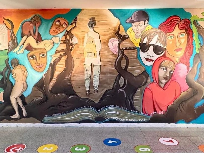 IES N° 7 mural