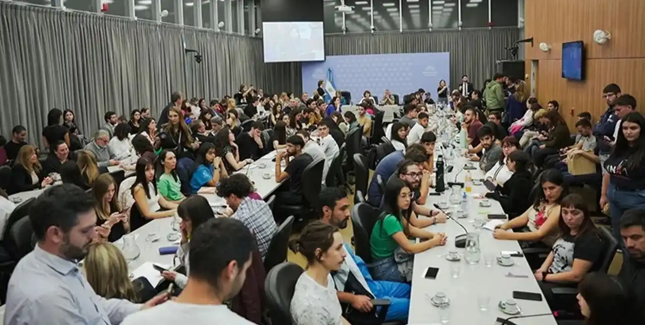 Estudiantes universitarios concurrieron este jueves a la Comisión de Educación en Diputados para participar del debate legislativo por el presupuesto en las universidades nacionales.