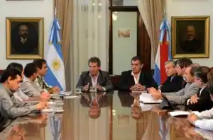 Urribarri convocó a los gremios docentes a la primera paritaria del año 2013