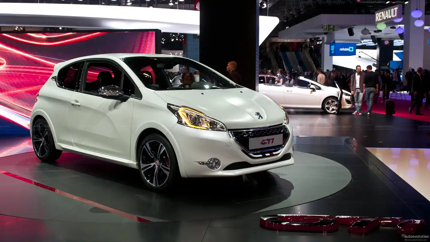 Peugeot completa la gama del 208 con dos versiones deportivas