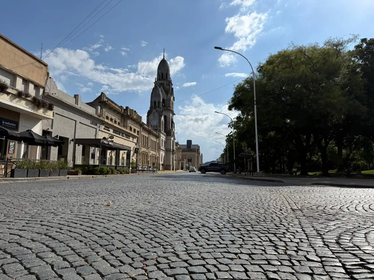 Tres proyectos se debaten en la comisión de Obras Públicas por la preservación de las calles de adoquines.
