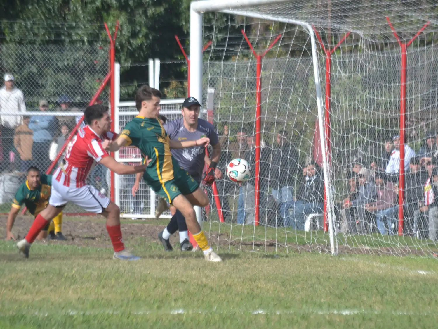 Igualdad en un partido cambiante y entretenido en el norte