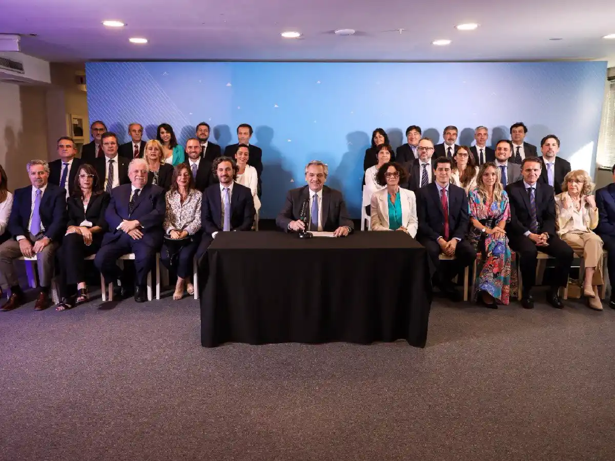 Asumió el gabinete de ministros del gobierno de Alberto Fernández en el Museo del Bicentenario