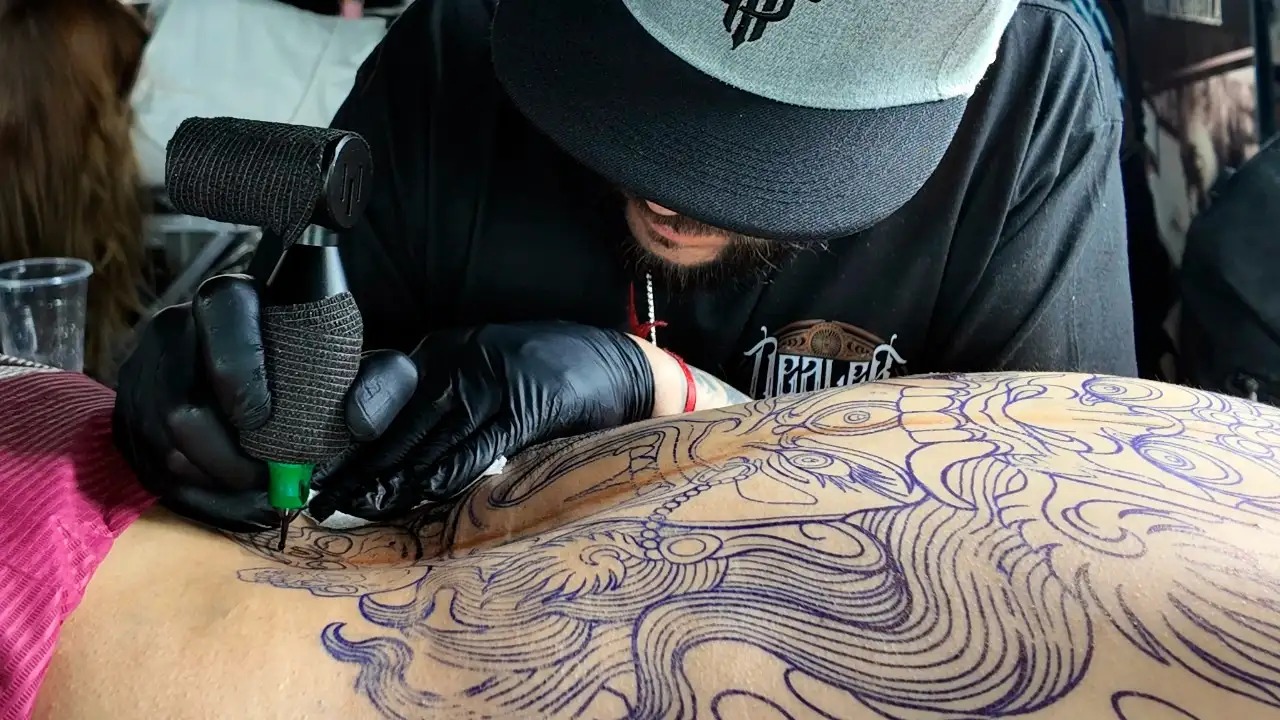 A pocos metros del mar, los tatuadores de diferentes países dijeron presentes