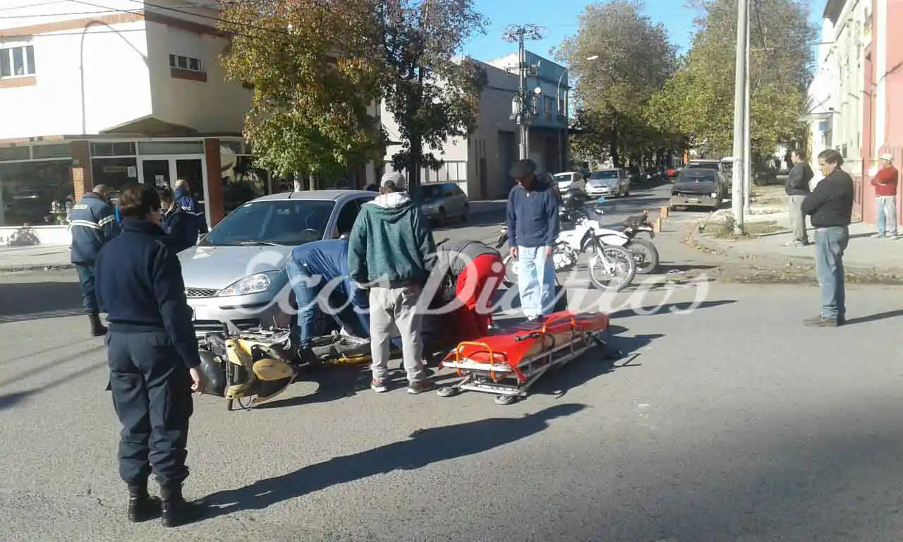 Motociclista internado  tras sufrir un accidente