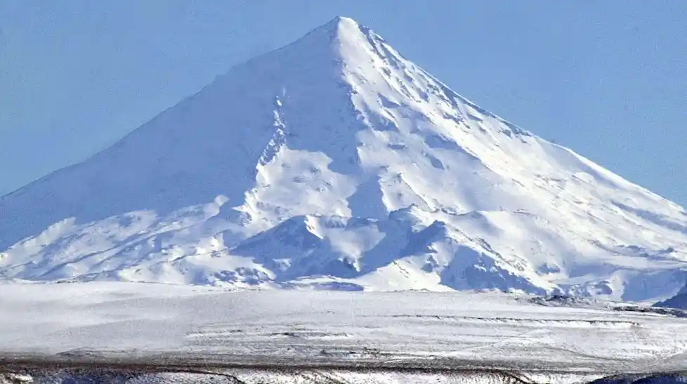 Rescataron a dos andinistas que permanecieron más de 24 horas perdidos en el Volcán Lanín