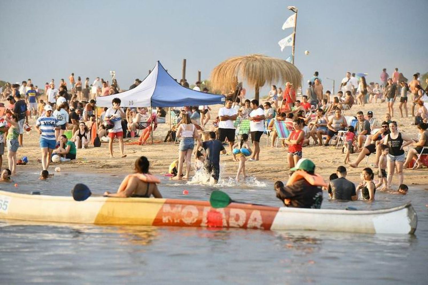 Una multitud recibió el 2025 a 
puro festejo en el Parque Arenas