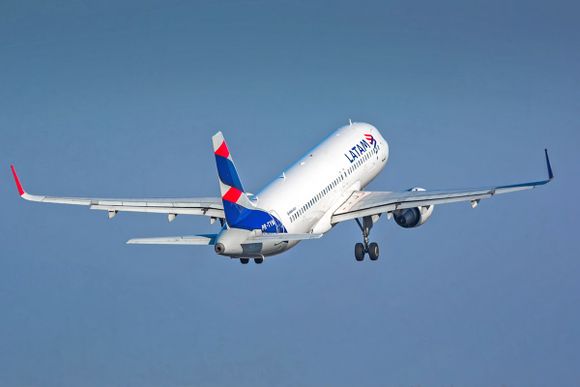Un vuelo de LATAM marcó el fin de las operaciones comerciales en la Base Aérea de Canoas